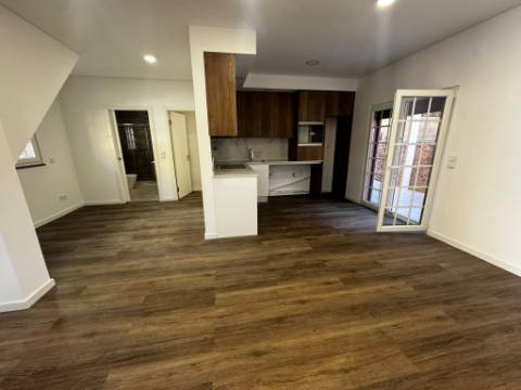 Apartamento t1 , com quintal , novo , Palhavã Setubal