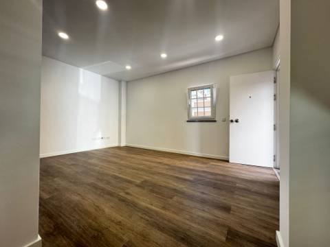 Apartamento t1 , com quintal , novo , Palhavã Setubal