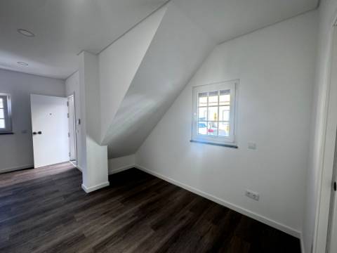 Apartamento t1 , com quintal , novo , Palhavã Setubal