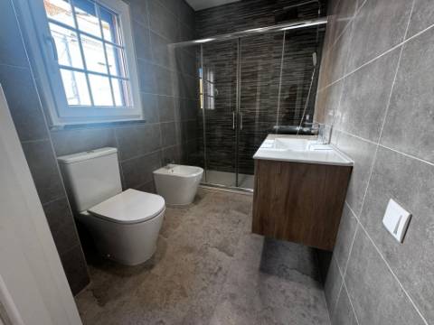 Apartamento t1 , com quintal , novo , Palhavã Setubal