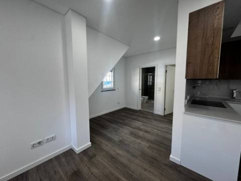 Apartamento t1 , com quintal , novo , Palhavã Setubal