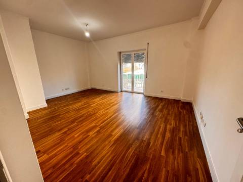 Apartamento T4, Bonfim, Setúbal