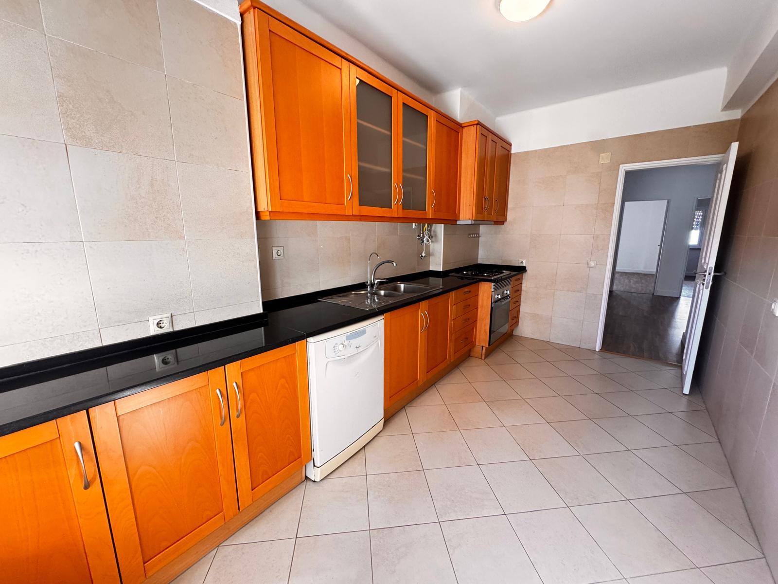 Apartamento T4, Bonfim, Setúbal