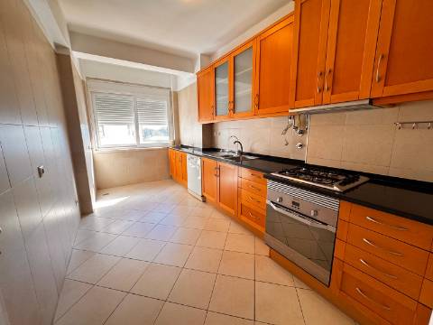 Apartamento T4, Bonfim, Setúbal