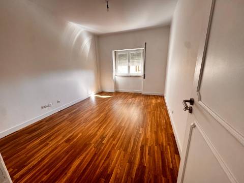 Apartamento T4, Bonfim, Setúbal