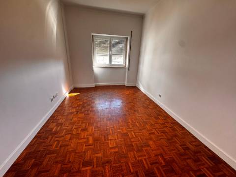 Apartamento T4, Bonfim, Setúbal