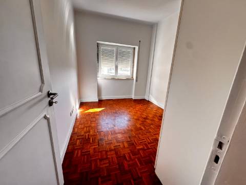 Apartamento T4, Bonfim, Setúbal