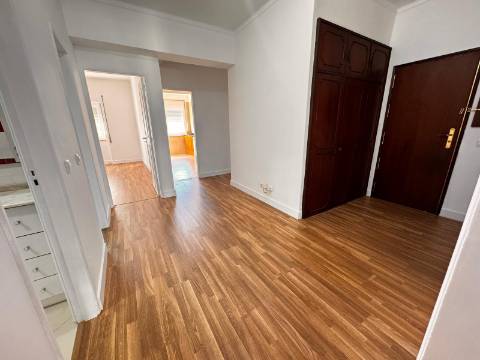 Apartamento T4, Bonfim, Setúbal