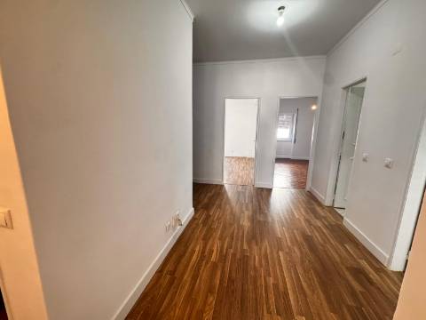 Apartamento T4, Bonfim, Setúbal