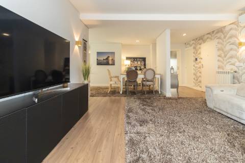 Apartamento T3, C/parqueamento ,Condominio Terrazzo, Setúbal.