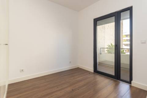 Apartamento T3, C/parqueamento ,Condominio Terrazzo, Setúbal.