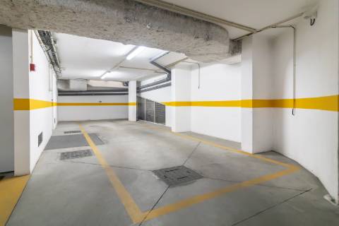 Apartamento T3, C/parqueamento ,Condominio Terrazzo, Setúbal.