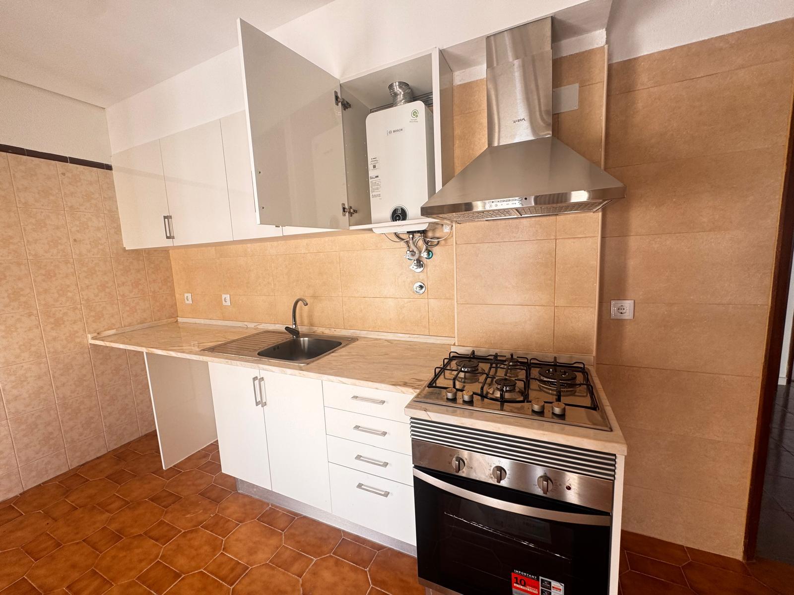 Apartamento t2, c/ parqueamento, Bairro Sao Gabriel , Setúbal