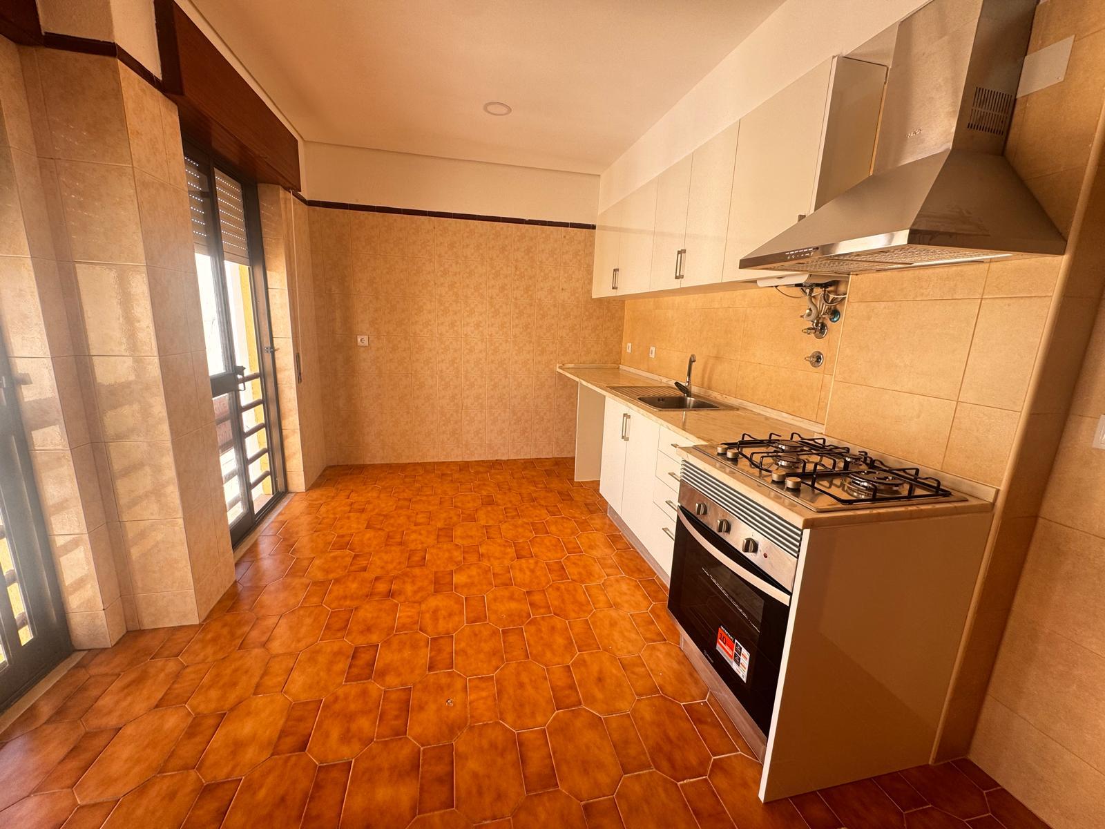 Apartamento t2, c/ parqueamento, Bairro Sao Gabriel , Setúbal