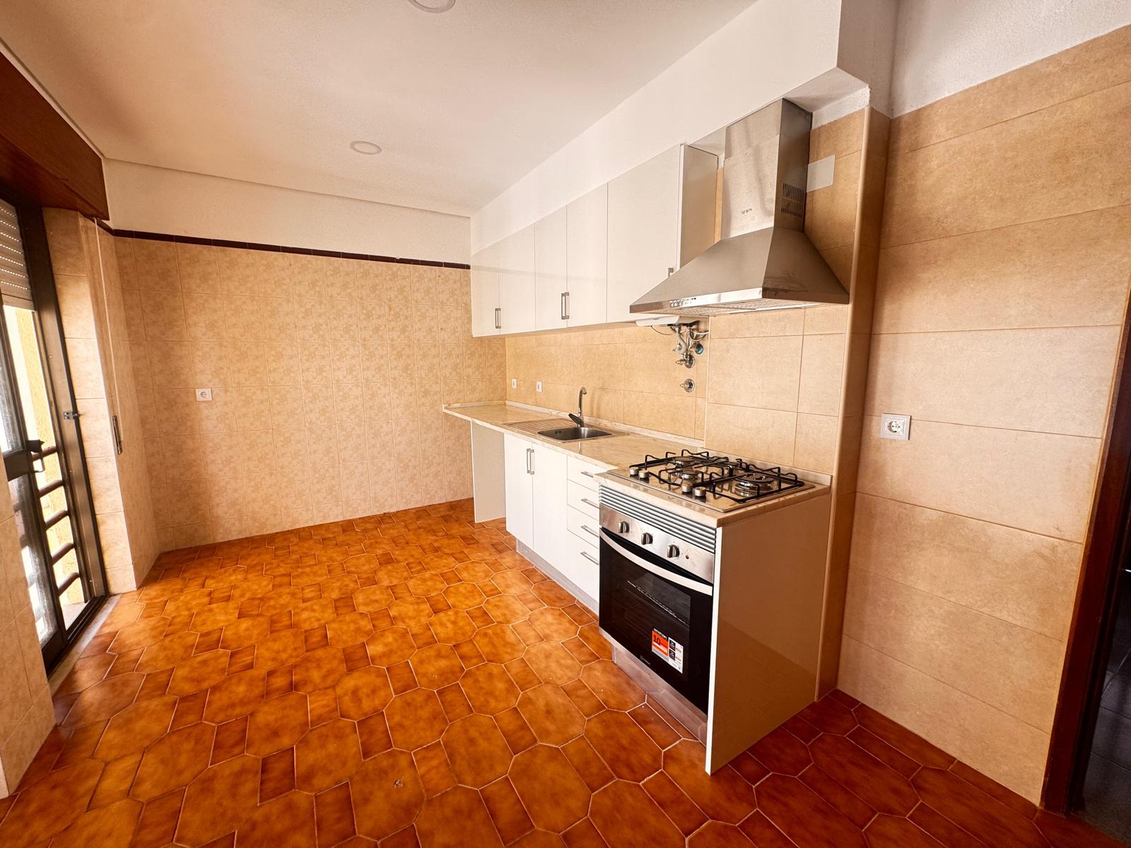 Apartamento t2, c/ parqueamento, Bairro Sao Gabriel , Setúbal