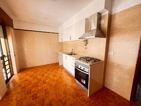 Apartamento t2, c/ parqueamento, Bairro Sao Gabriel , Setúbal