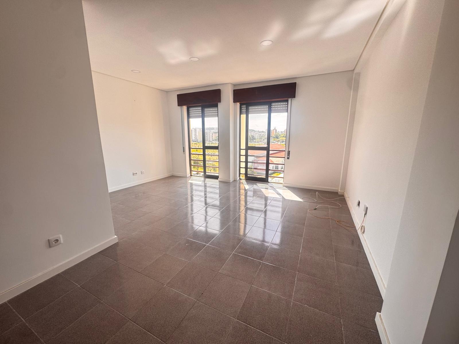 Apartamento t2, c/ parqueamento, Bairro Sao Gabriel , Setúbal