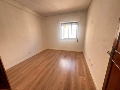 Apartamento t2, c/ parqueamento, Bairro Sao Gabriel , Setúbal