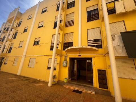 Apartamento t2, c/ parqueamento, Bairro Sao Gabriel , Setúbal