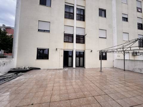 Apartamento T3, com terraço ,Bairro São Gabriel, Setúbal