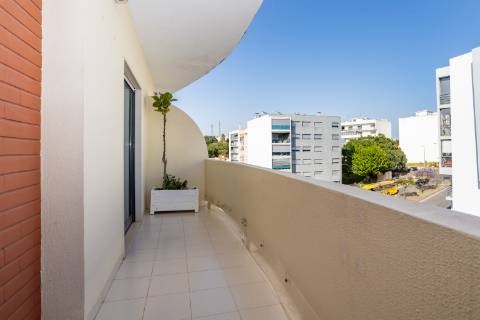 Apartamento T3 com garagem, Nova Azeda,Setúbal