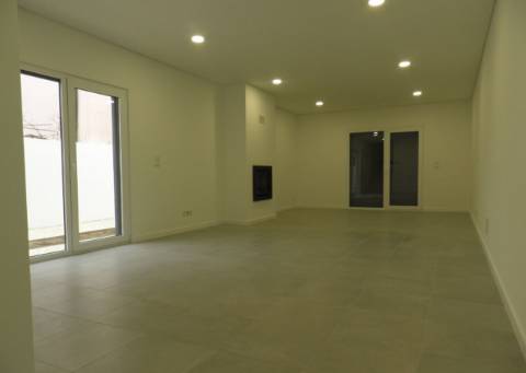 MORADIA T3 ISOLADA TÉRREA, EM CONSTRUÇÃO - FERNÃO FERRO