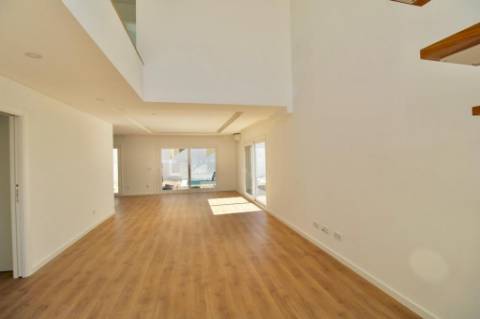 MORADIA ISOLADA T4 COM PISCINA - AROEIRA