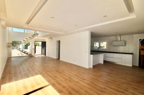 MORADIA ISOLADA T4 COM PISCINA - AROEIRA