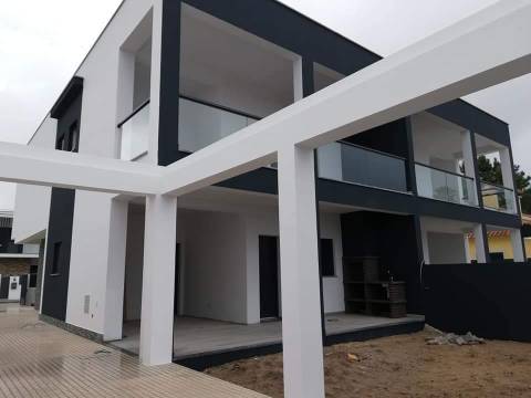 MORADIA T3 GEMINADA - FERNÃO FERRO