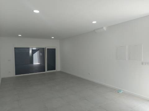 MORADIA T3 GEMINADA - FERNÃO FERRO