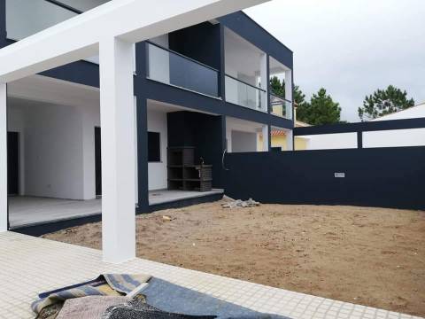 MORADIA T3 GEMINADA - FERNÃO FERRO