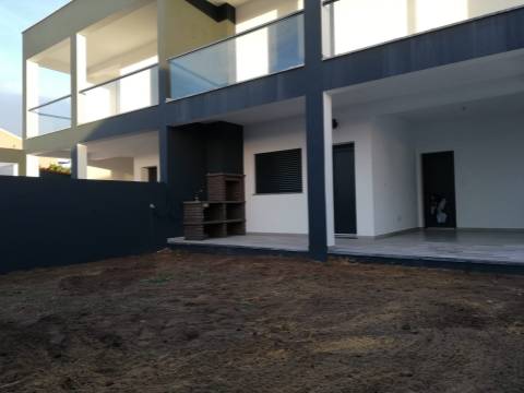 MORADIA T3 GEMINADA - FERNÃO FERRO