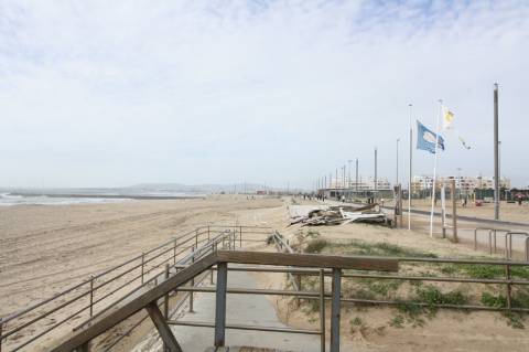 Prédio na Costa de Caparica