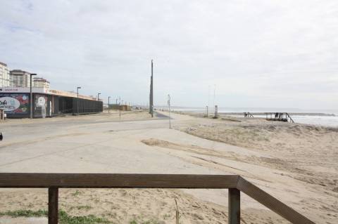 Prédio na Costa de Caparica