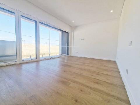 Moradia Geminada T4 Caparica Pera