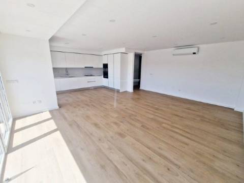 Moradia Geminada T4 Caparica Pera