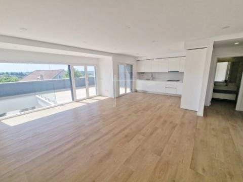 Moradia Geminada T4 Caparica Pera