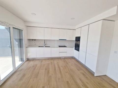 Moradia Geminada T4 Caparica Pera