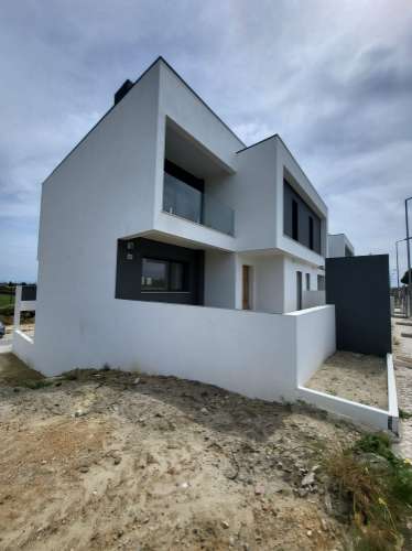 Moradia Geminada T4 Caparica Pera