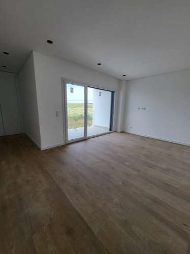 Moradia Geminada T4 Caparica Pera