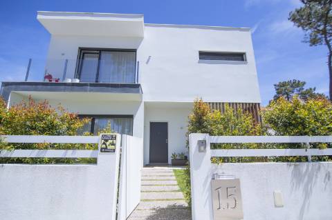 Excelente Moradia T4 - Aroeira