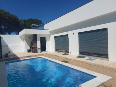 MORADIA T3 GEMINADA TÉRREA, COM GARAGEM E PISCINA - AZEITÃO