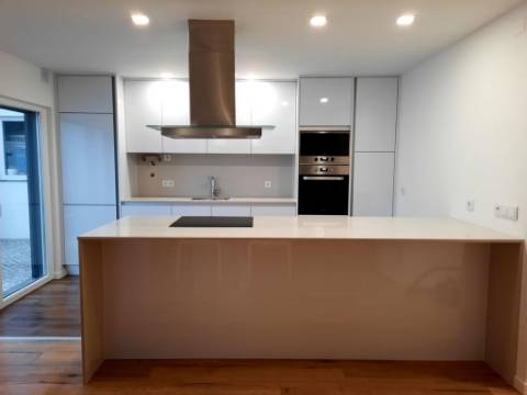 MORADIA T3 GEMINADA TÉRREA, COM GARAGEM E PISCINA - AZEITÃO