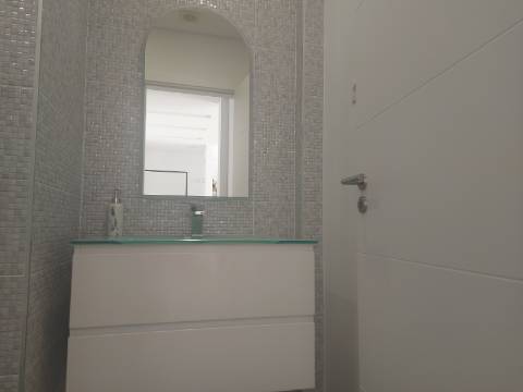 MORADIA T3 GEMINADA TÉRREA, COM GARAGEM E PISCINA - AZEITÃO