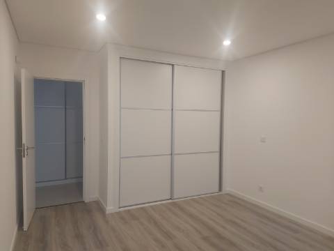 MORADIA T3 GEMINADA TÉRREA, COM GARAGEM E PISCINA - AZEITÃO