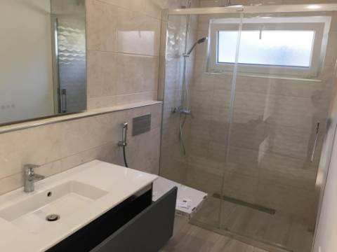 MORADIA T3 GEMINADA TÉRREA, COM GARAGEM E PISCINA - AZEITÃO