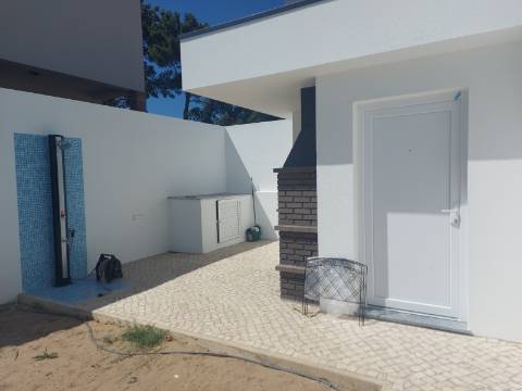 MORADIA T3 GEMINADA TÉRREA, COM GARAGEM E PISCINA - AZEITÃO