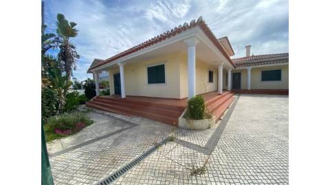 Moradia T5 Bi-Familiar Fernão Ferro