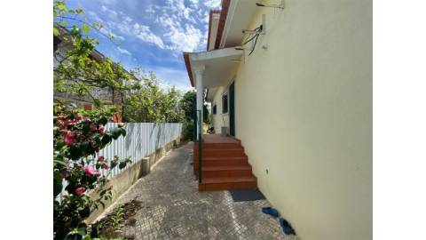 Moradia T5 Bi-Familiar Fernão Ferro