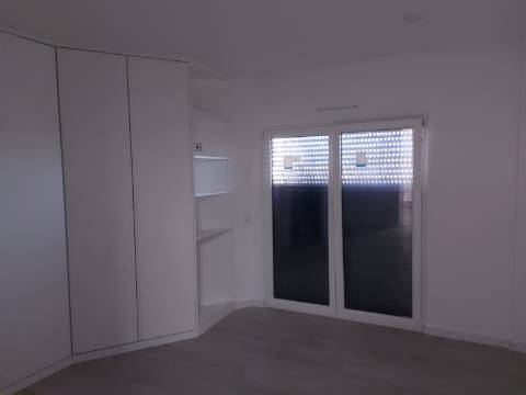 MORADIA T3 GEMINADA COM PISCINA - QUINTA DO ANJO